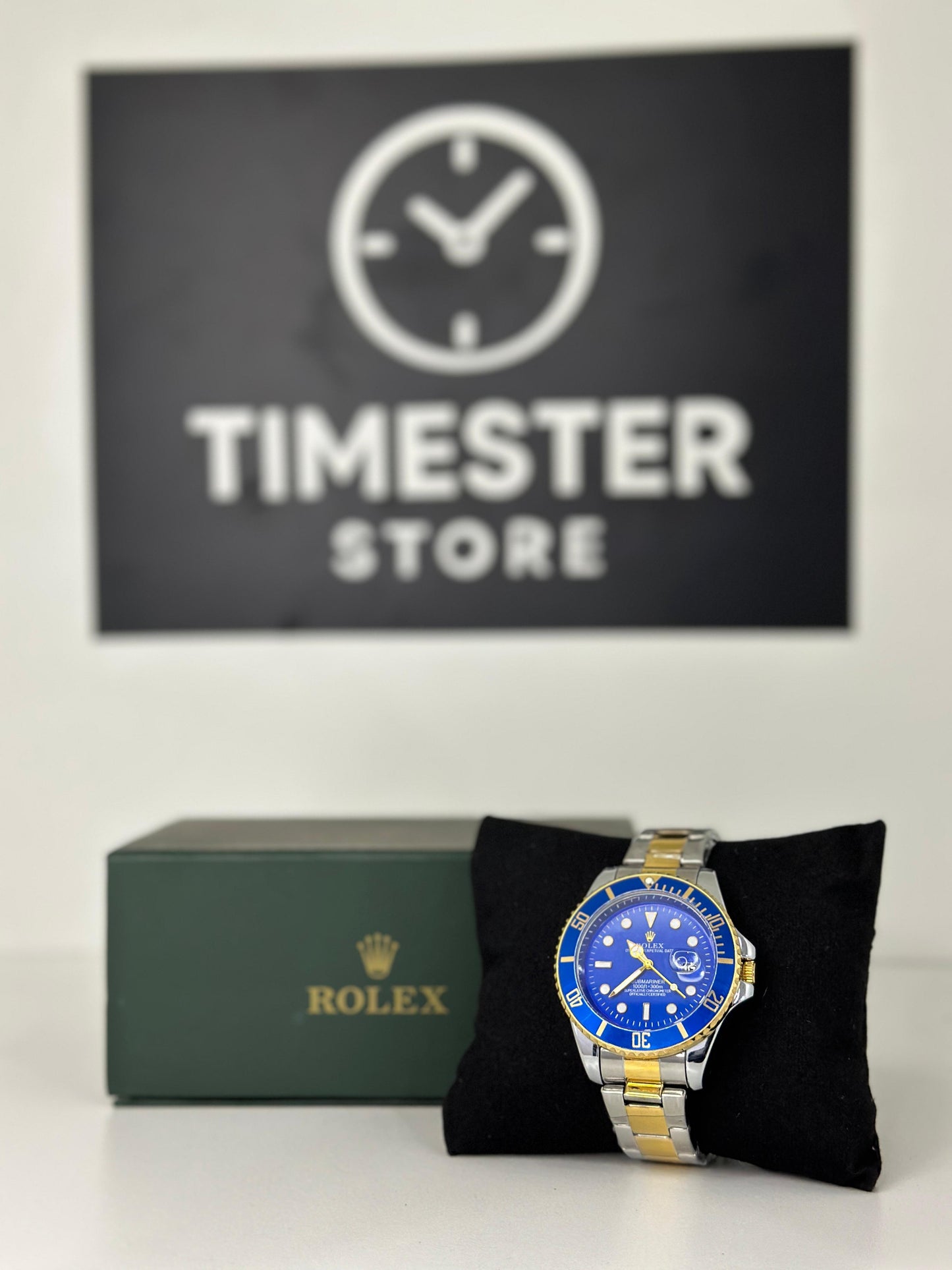 Rolex submariner silver with blue rotating dial with date