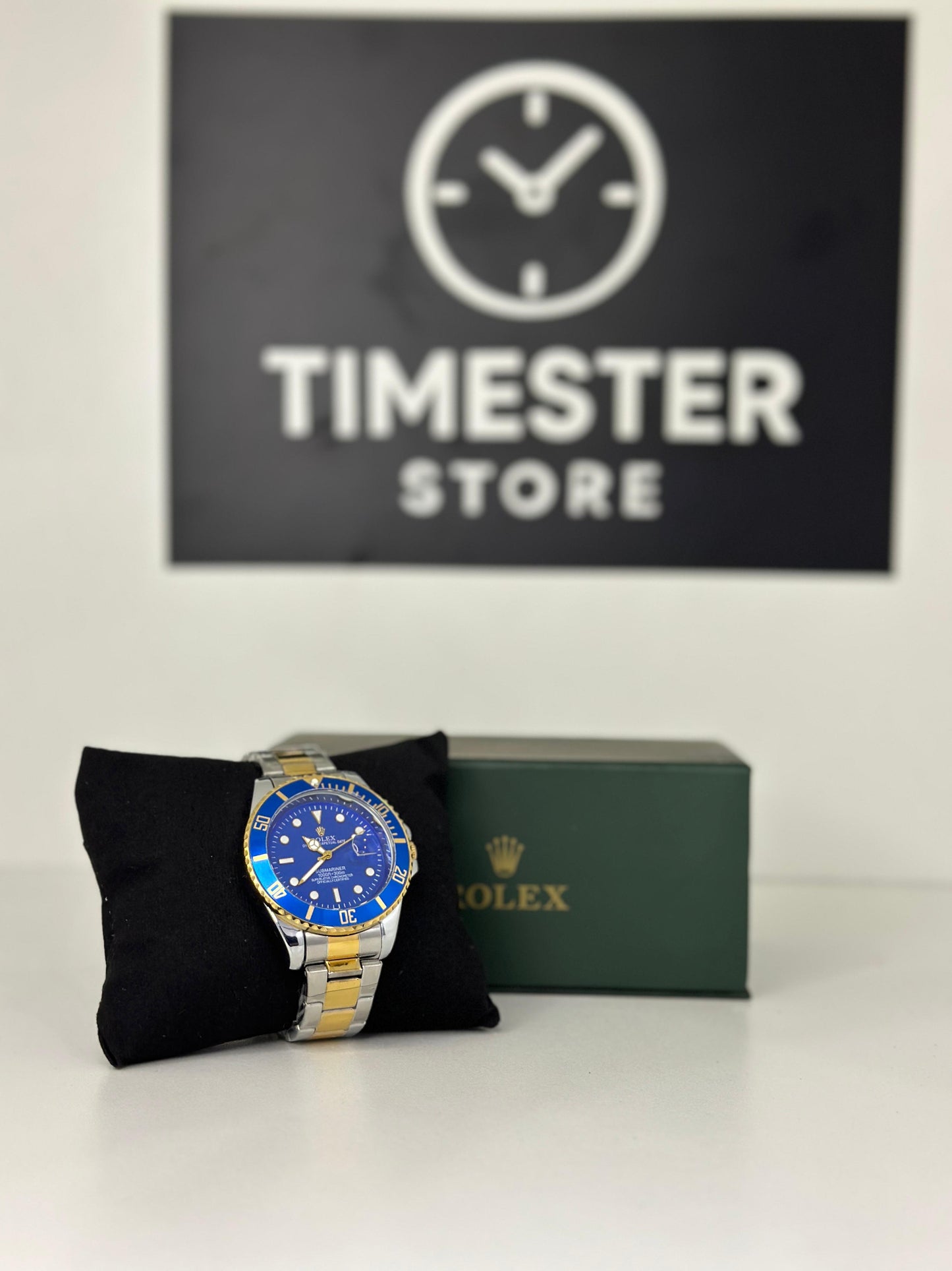 Rolex submariner silver with blue rotating dial with date