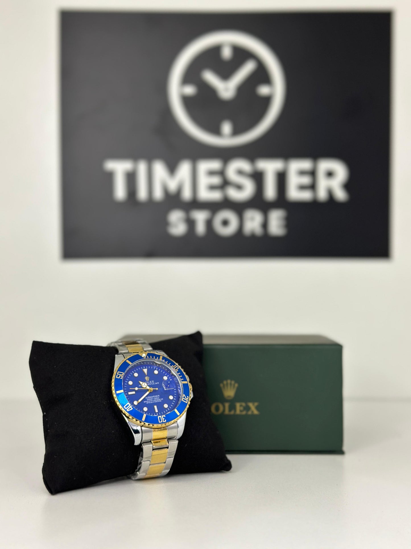 Rolex submariner silver with blue rotating dial with date
