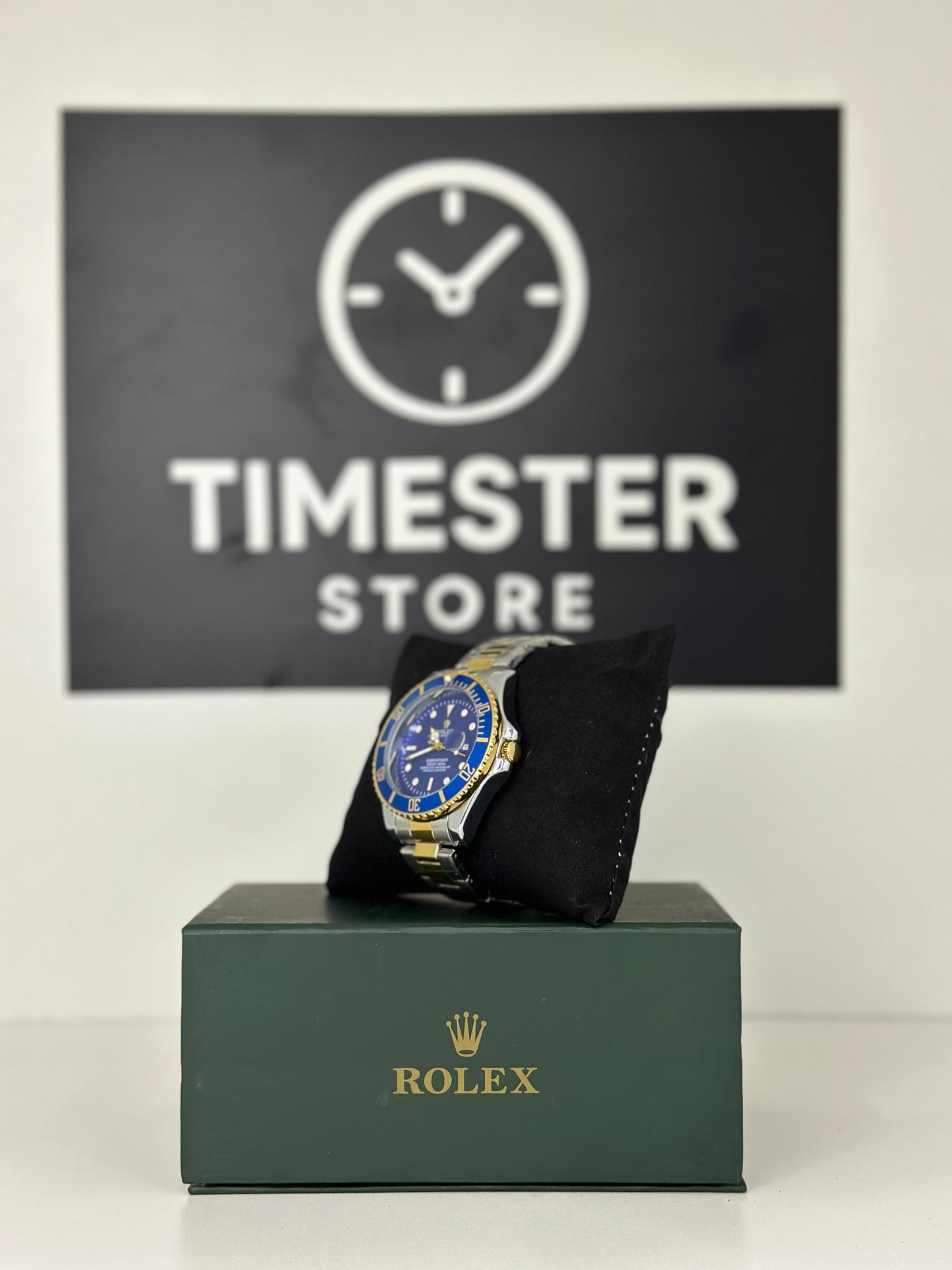 Rolex submariner silver with blue rotating dial with date