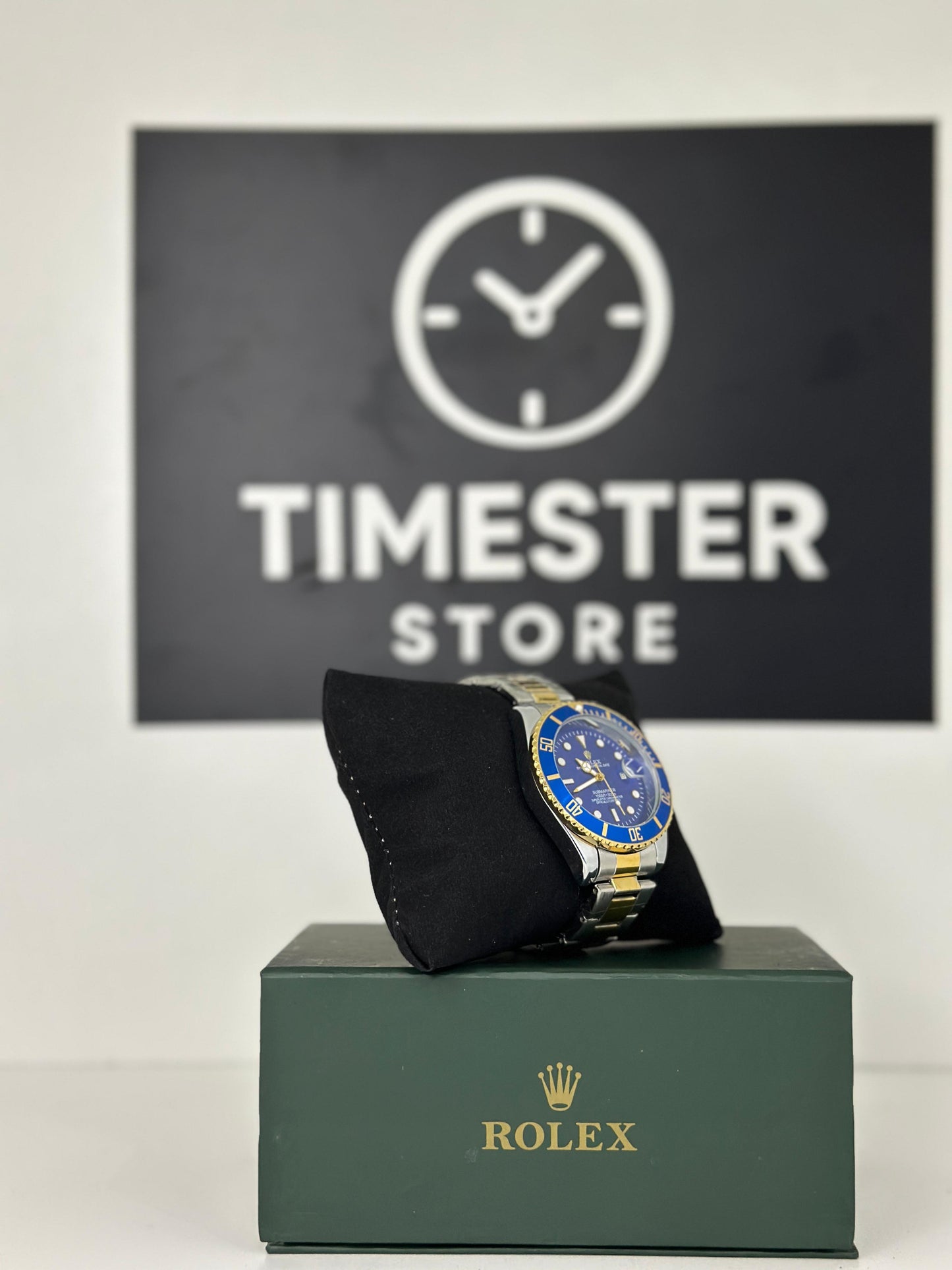 Rolex submariner silver with blue rotating dial with date