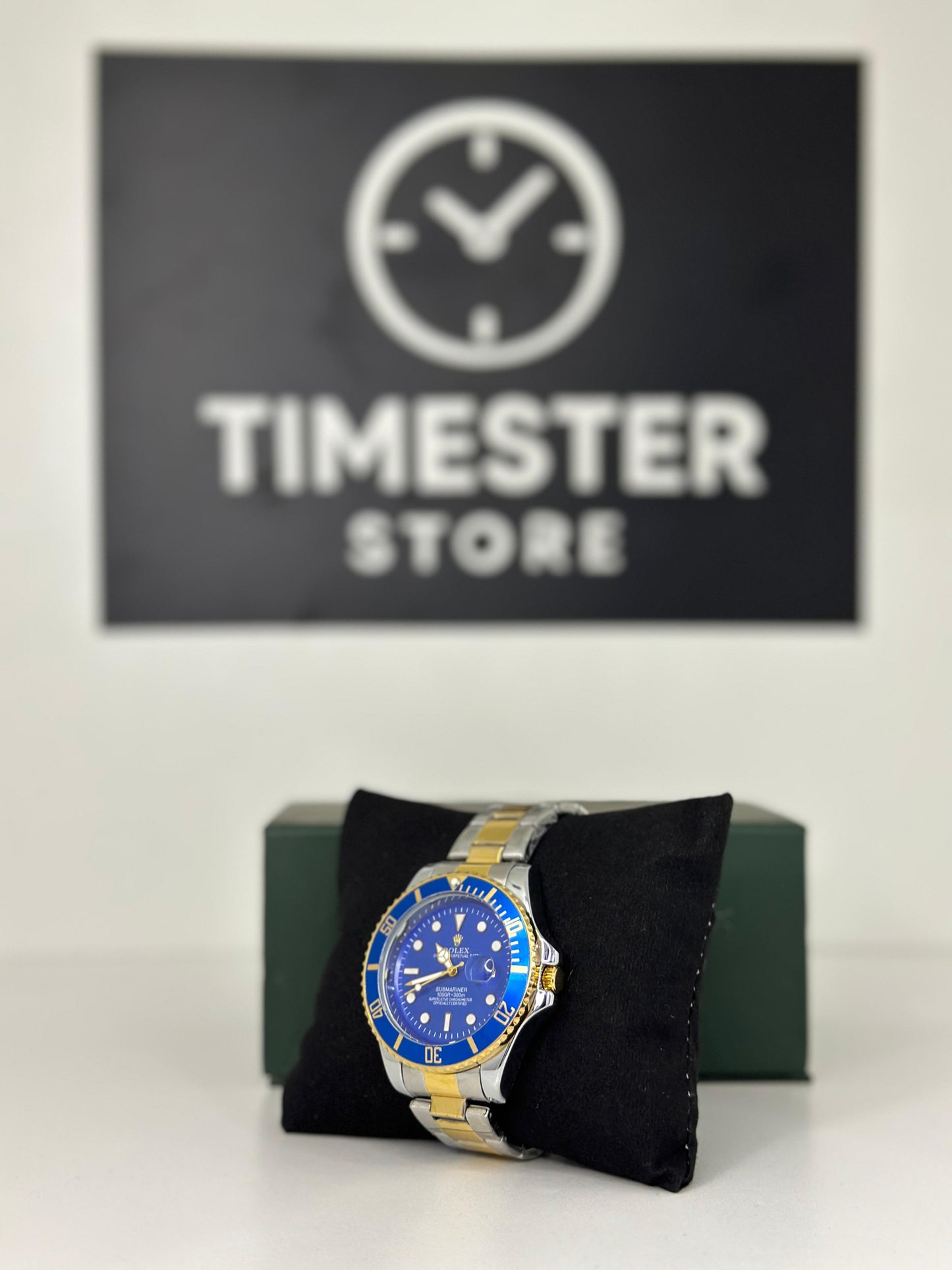 Rolex submariner silver with blue rotating dial with date